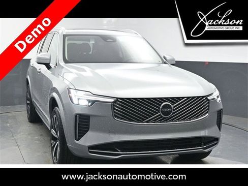New 2025 Volvo XC90 B6 Core w/ Protection Package image 2