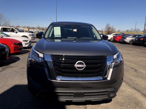 Used 2025 Nissan Pathfinder S image 8