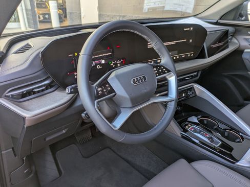 New 2025 Audi Q5 Prestige image 9