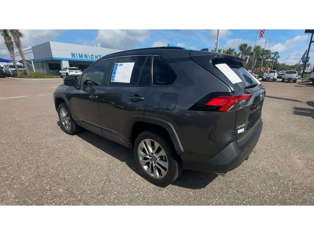 Used 2023 Toyota RAV4 XLE Premium FWD image 4