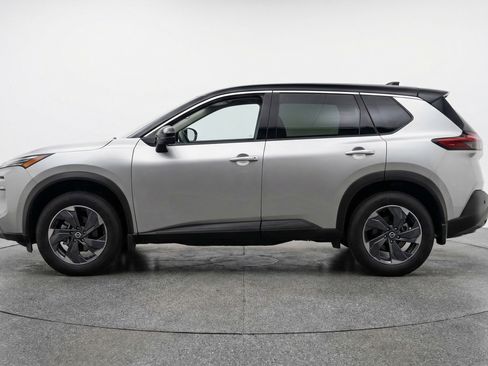 Used 2025 Nissan Rogue SV FWD image 5