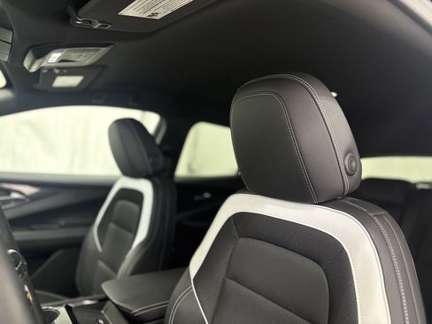 Used 2024 Chevrolet Blazer EV LT image 16