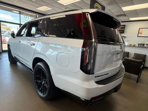 Used 2023 Cadillac Escalade Sport Platinum w/ LPO, ONYX Package AWD/4WD image 17