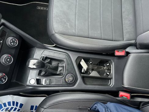 Used 2022 Volkswagen Taos SE w/ Panoramic Sunroof Package image 13