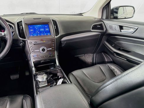 Used 2019 Ford Edge Titanium w/ Equipment Group 301A AWD/4WD image 28