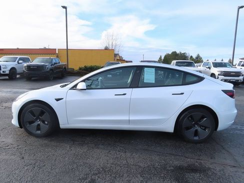 Used 2023 Tesla Model 3 Standard Range image 4