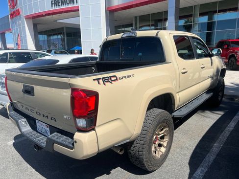 Used 2018 Toyota Tacoma TRD Sport w/ TRD Premium Sport Package RWD image 3