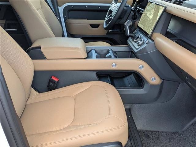 Used 2026 Land Rover Defender 130 X-Dynamic SE AWD/4WD image 18