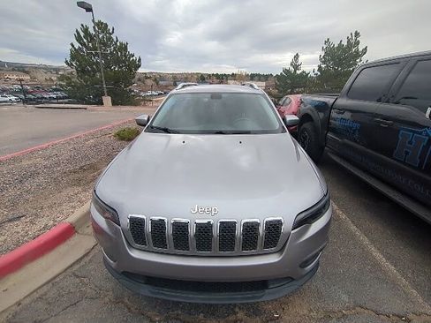 Used 2019 Jeep Cherokee Latitude w/ Cold Weather Group image 2