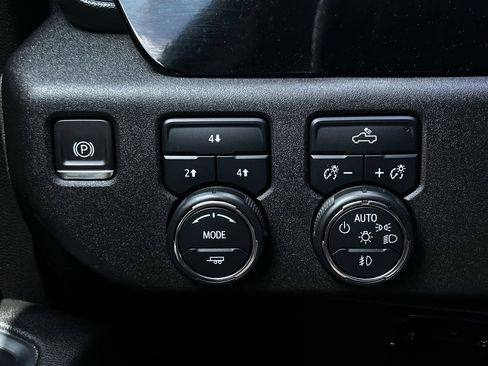 Used 2024 Chevrolet Silverado 2500 LT AWD/4WD image 29