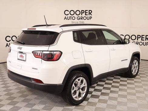 Used 2025 Jeep Compass Latitude AWD/4WD image 19