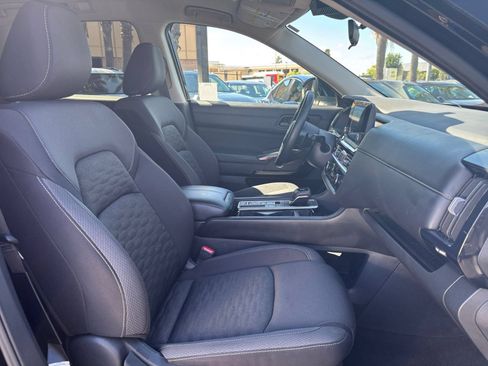 Used 2025 Nissan Pathfinder SV FWD image 39