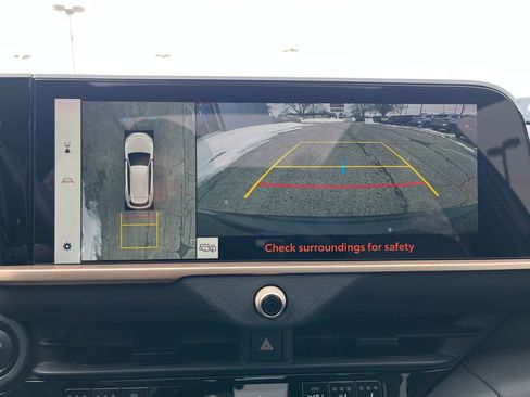 Certified 2025 Toyota Crown Signia image 22