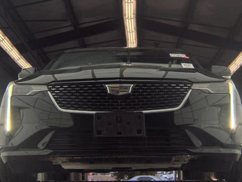 Used 2024 Cadillac CT4 Luxury RWD image 3