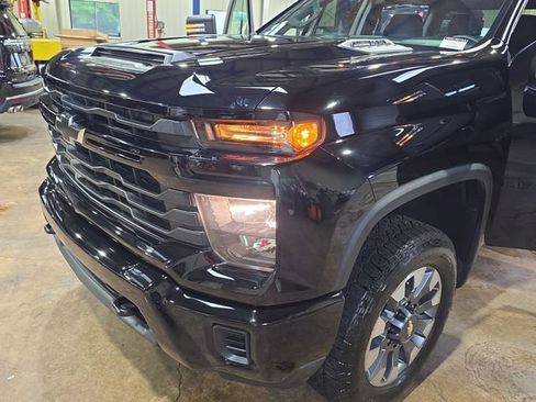 Used 2024 Chevrolet Silverado 2500 Custom w/ Custom Value Package AWD/4WD image 31