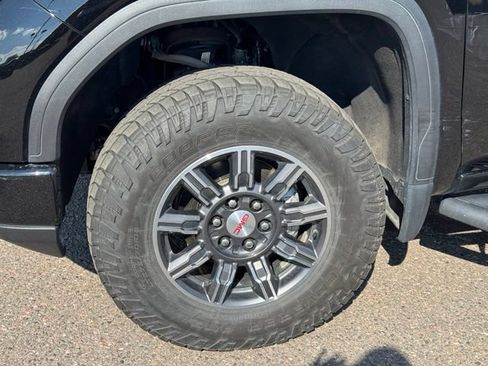 Used 2024 GMC Sierra 1500 AT4 w/ Technology Package AWD/4WD image 11