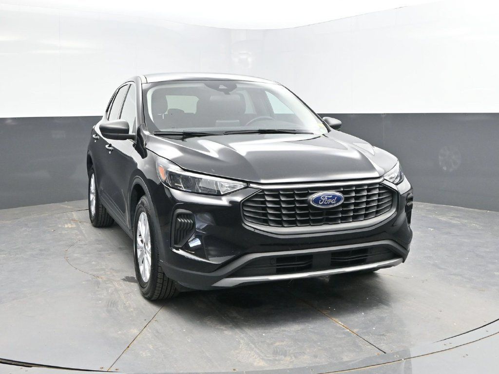 Used 2024 Ford Escape Active FWD image 2