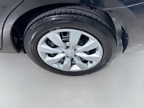 Used 2016 Toyota Corolla LE image 29