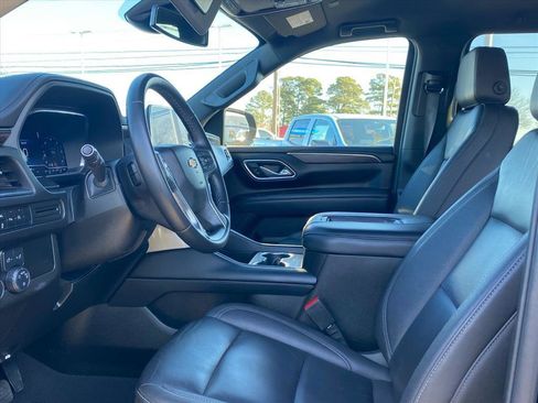 Used 2024 Chevrolet Suburban LT image 13