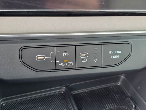 Certified 2025 Kia Carnival SX Prestige FWD image 28