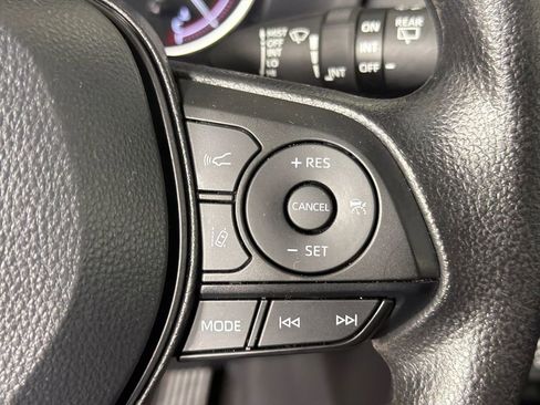 Used 2025 Toyota RAV4 XLE FWD image 27