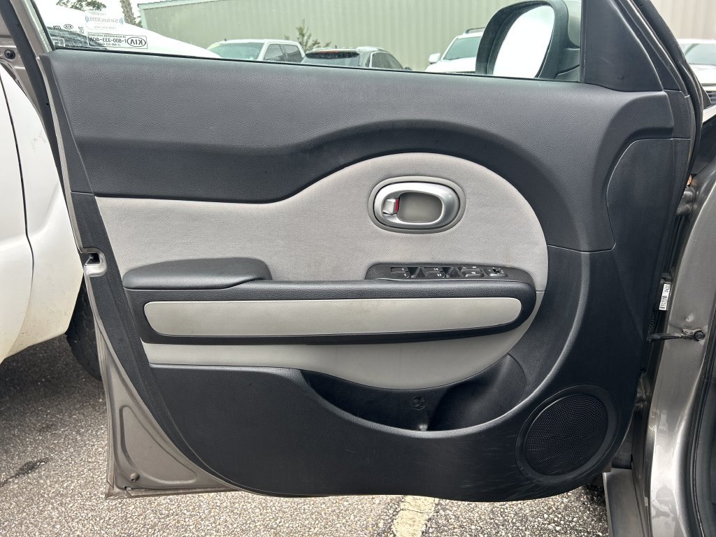 Used 2016 Kia Soul + FWD image 8
