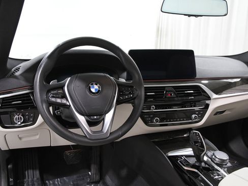 Certified 2022 BMW 530i xDrive w/ Convenience Package image 6