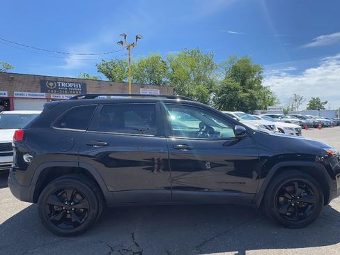 Used 2015 Jeep Cherokee Latitude w/ Comfort/Convenience Group AWD/4WD image 4
