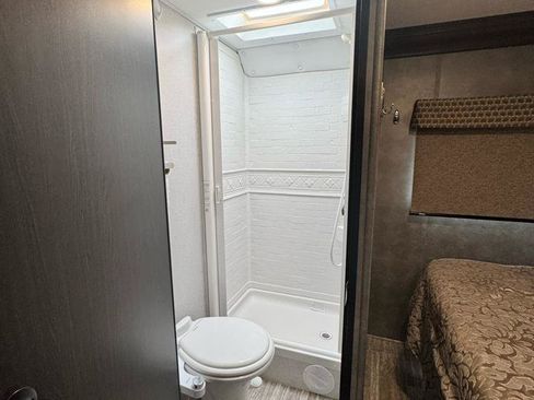 Used 2019 Chevrolet Express 4500 w/ RV Package RWD image 31