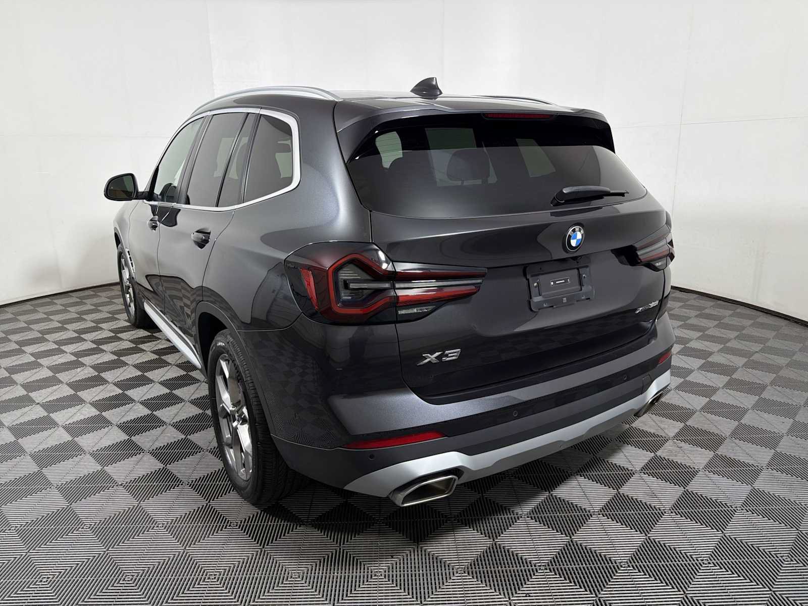 Used 2024 BMW X3 xDrive30i w/ Convenience Package AWD/4WD image 5