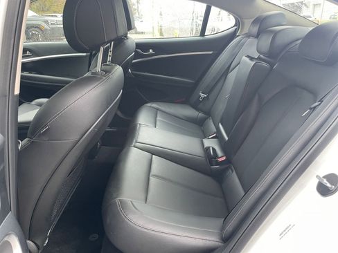 Used 2025 Genesis G70 2.5T image 25