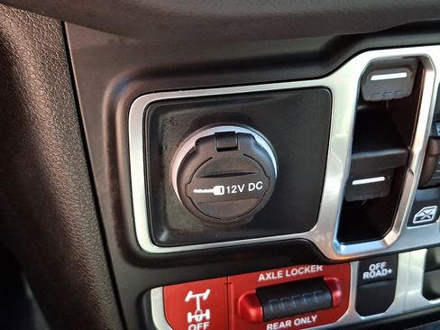 Certified 2024 Jeep Gladiator Mojave AWD/4WD image 24