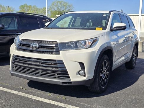 Used 2018 Toyota Highlander SE image 3