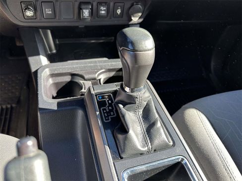 Used 2019 Toyota Tacoma TRD Sport image 8