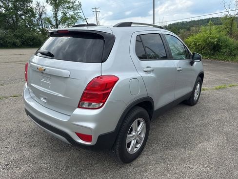 Used 2022 Chevrolet Trax LT w/ LT Convenience Package AWD/4WD image 3