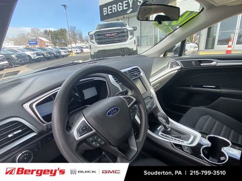 Used 2016 Ford Fusion SE image 12