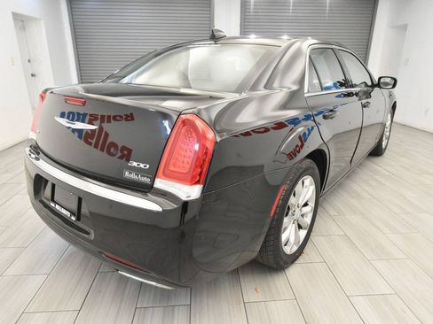 Used 2018 Chrysler 300 Touring L AWD/4WD image 5