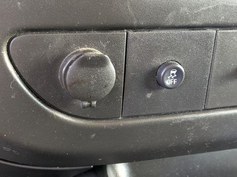 Used 2014 Chevrolet Express 1500 image 21