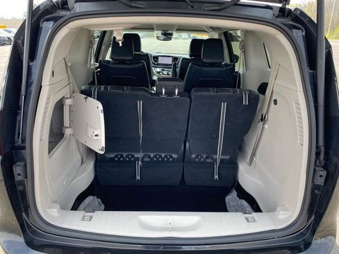 Used 2024 Chrysler Pacifica Limited FWD image 20