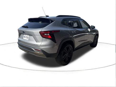 Used 2025 Chevrolet Trax ACTIV w/ Driver Confidence Package image 3