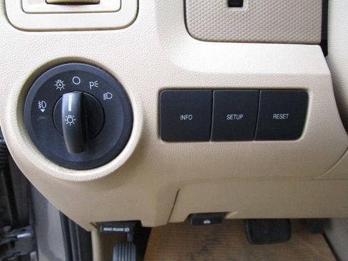 Used 2010 Ford Escape XLT AWD/4WD image 16