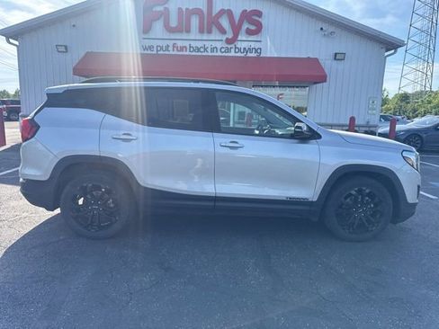 Used 2021 GMC Terrain SLT w/ Elevation Edition FWD image 2