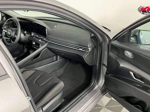 Used 2024 Hyundai Elantra SEL FWD image 28
