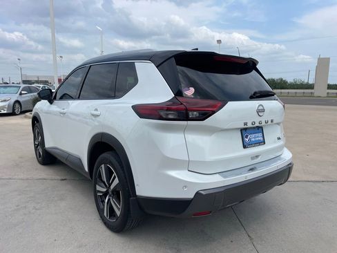 Certified 2025 Nissan Rogue SL w/ SL Premium Package FWD image 5