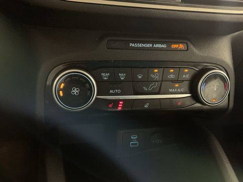 Used 2022 Ford Escape SE w/ Cold Weather Package AWD/4WD image 3