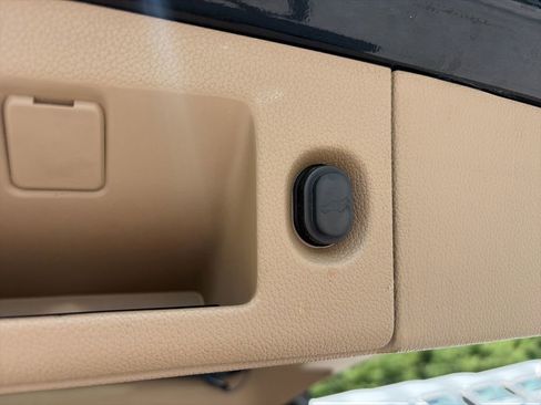 Used 2019 Cadillac Escalade Platinum AWD/4WD image 12