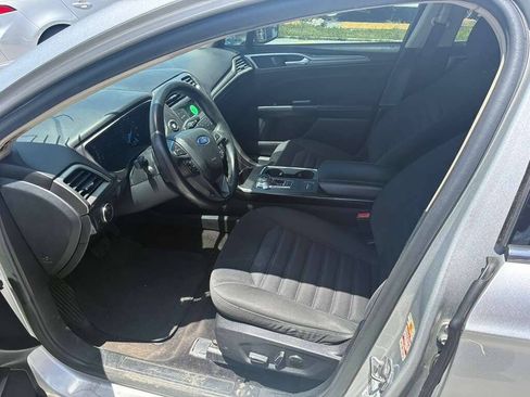Used 2017 Ford Fusion SE FWD image 8