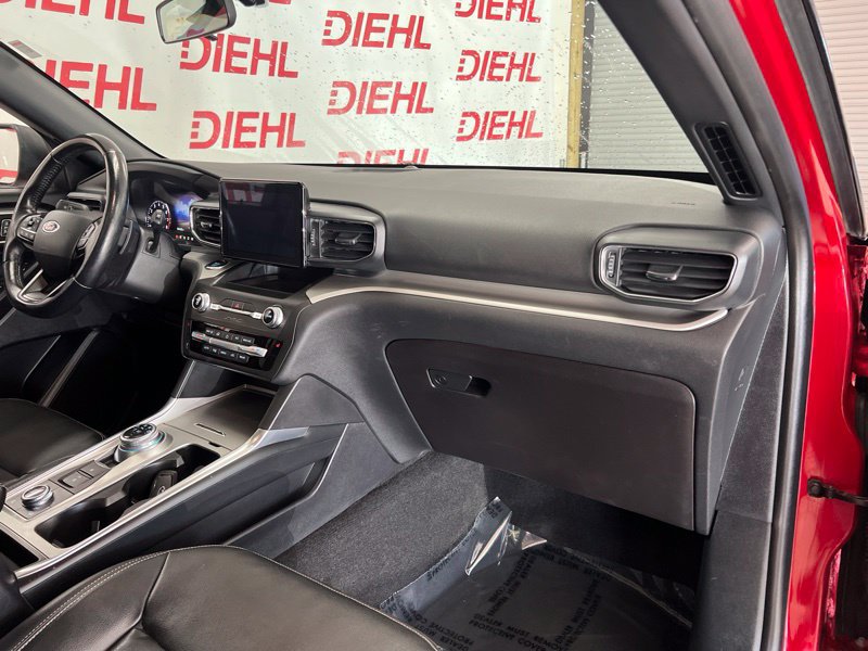 Used 2020 Ford Explorer XLT w/ Equipment Group 202A AWD/4WD image 14