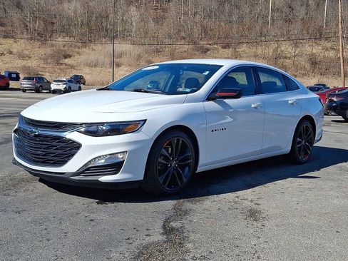 Used 2022 Chevrolet Malibu LT w/ Leather Package image 3