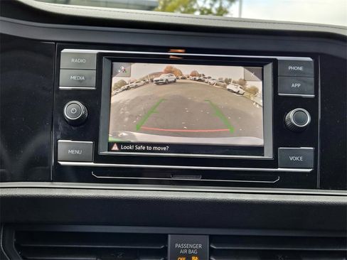 Used 2022 Volkswagen Jetta SE image 21